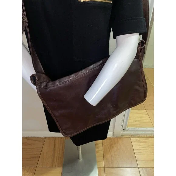 FRYE 100% Genuine Leather Messenger Bag, Dark Brown  (Unisex)  Butter Soft Strap - Picture 14 of 15